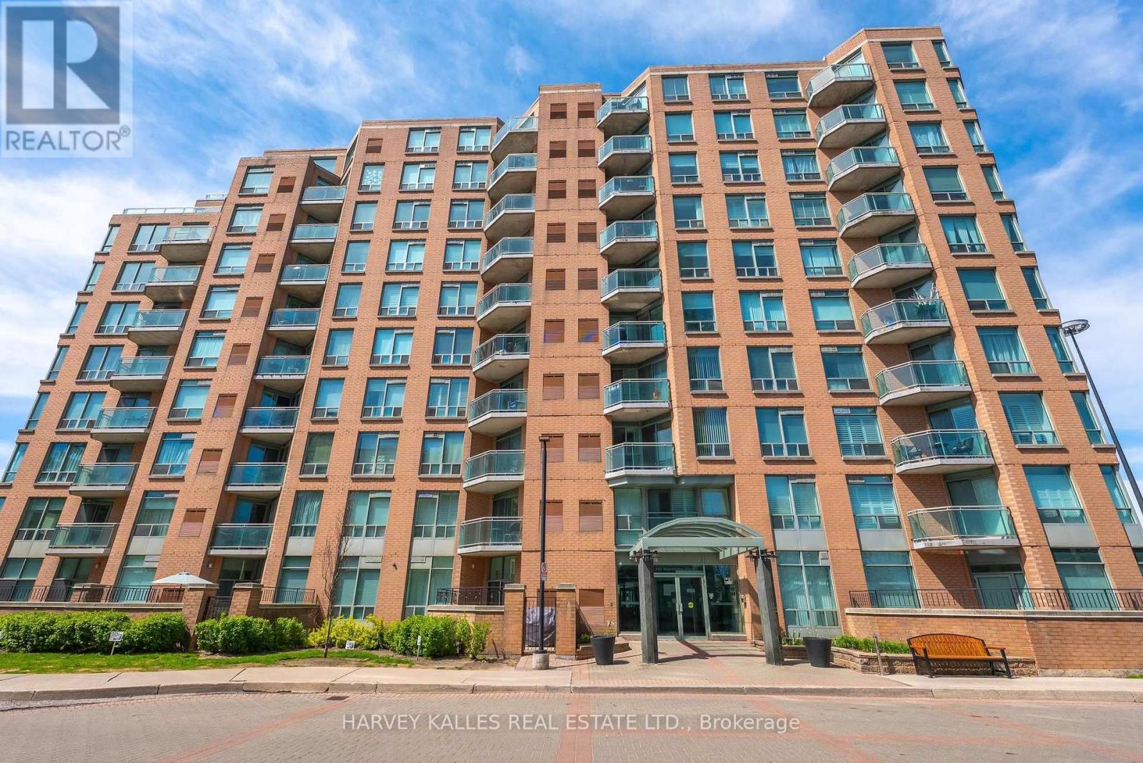 <div class="slider-price">$629,000</div><p>904 - 190 Manitoba Street, Toronto, Ontario</p>