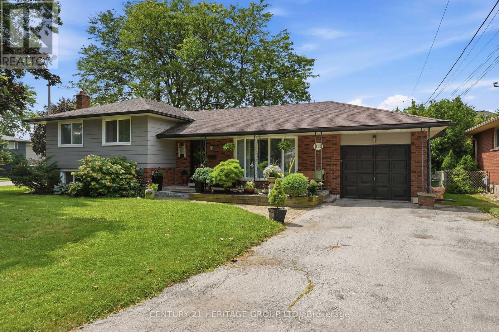 314 Harmony Road, Hamilton, Ontario  L8G 2T2 - Photo 2 - X13697908