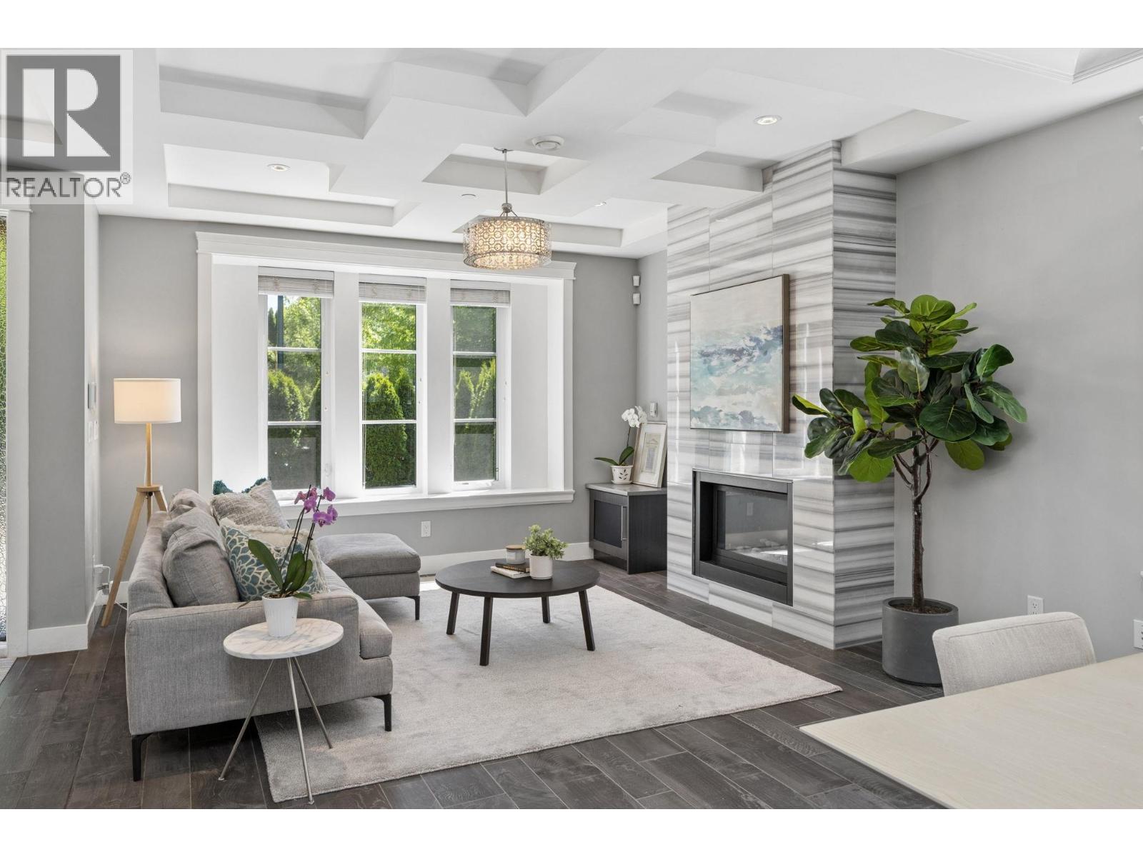 3233 Grant Street, Vancouver, British Columbia  V5K 3J1 - Photo 2 - R3137205