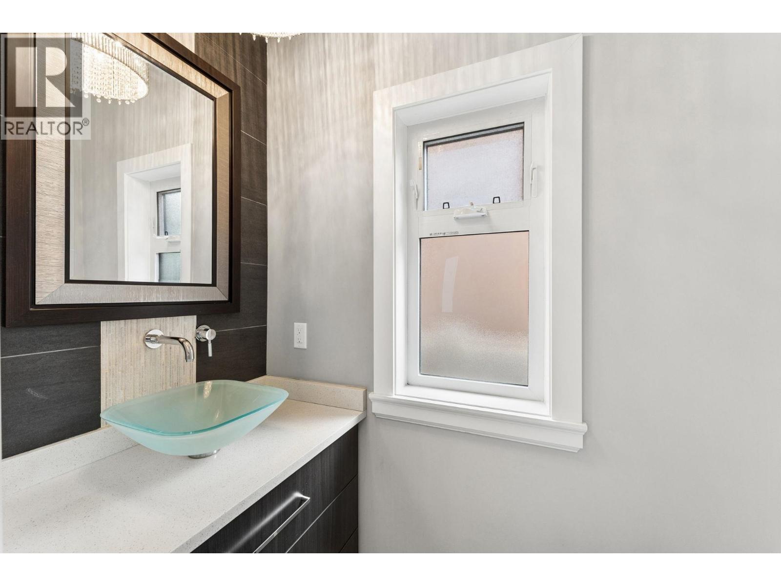 3233 Grant Street, Vancouver, British Columbia  V5K 3J1 - Photo 5 - R3137205