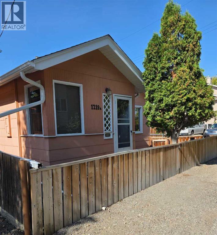 1221 (1219a) 4 Avenue S, Lethbridge, Alberta  T1J 0P9 - Photo 1 - A2292572