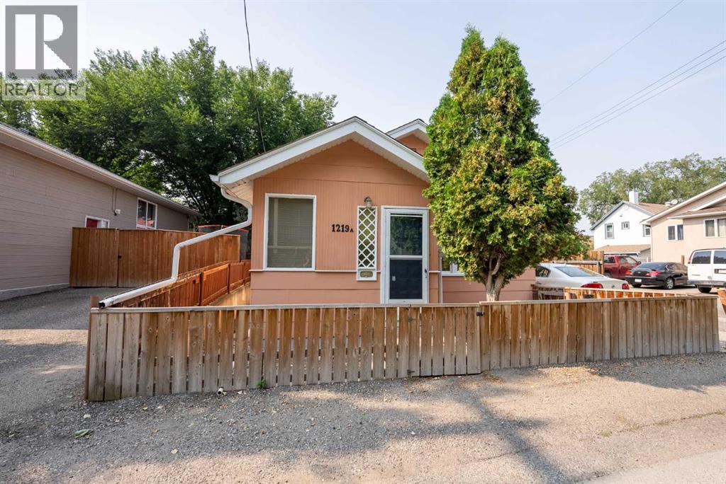 1221 (1219a) 4 Avenue S, Lethbridge, Alberta  T1J 0P9 - Photo 2 - A2292572