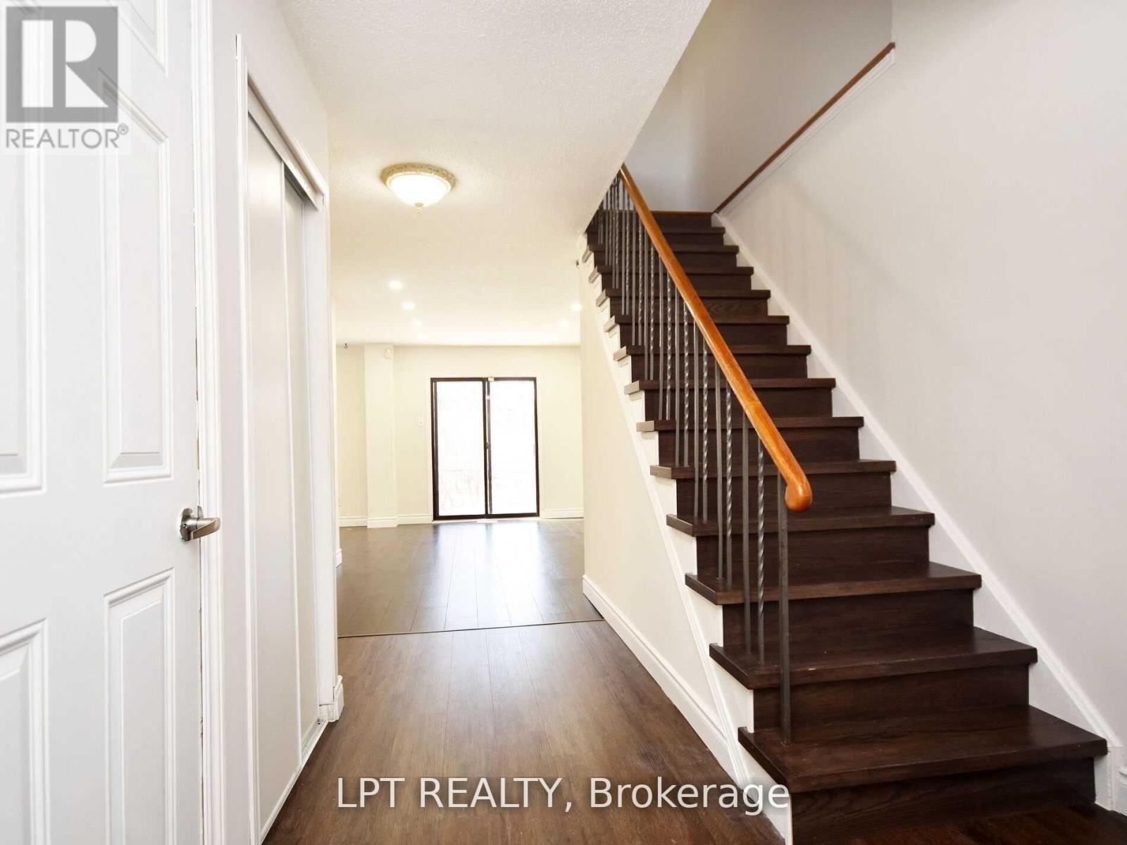 93 Martindale Crescent, Brampton, Ontario  L6X 2T8 - Photo 3 - W13697628