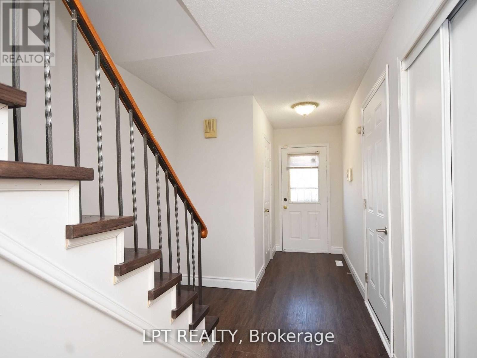 93 Martindale Crescent, Brampton, Ontario  L6X 2T8 - Photo 4 - W13697628
