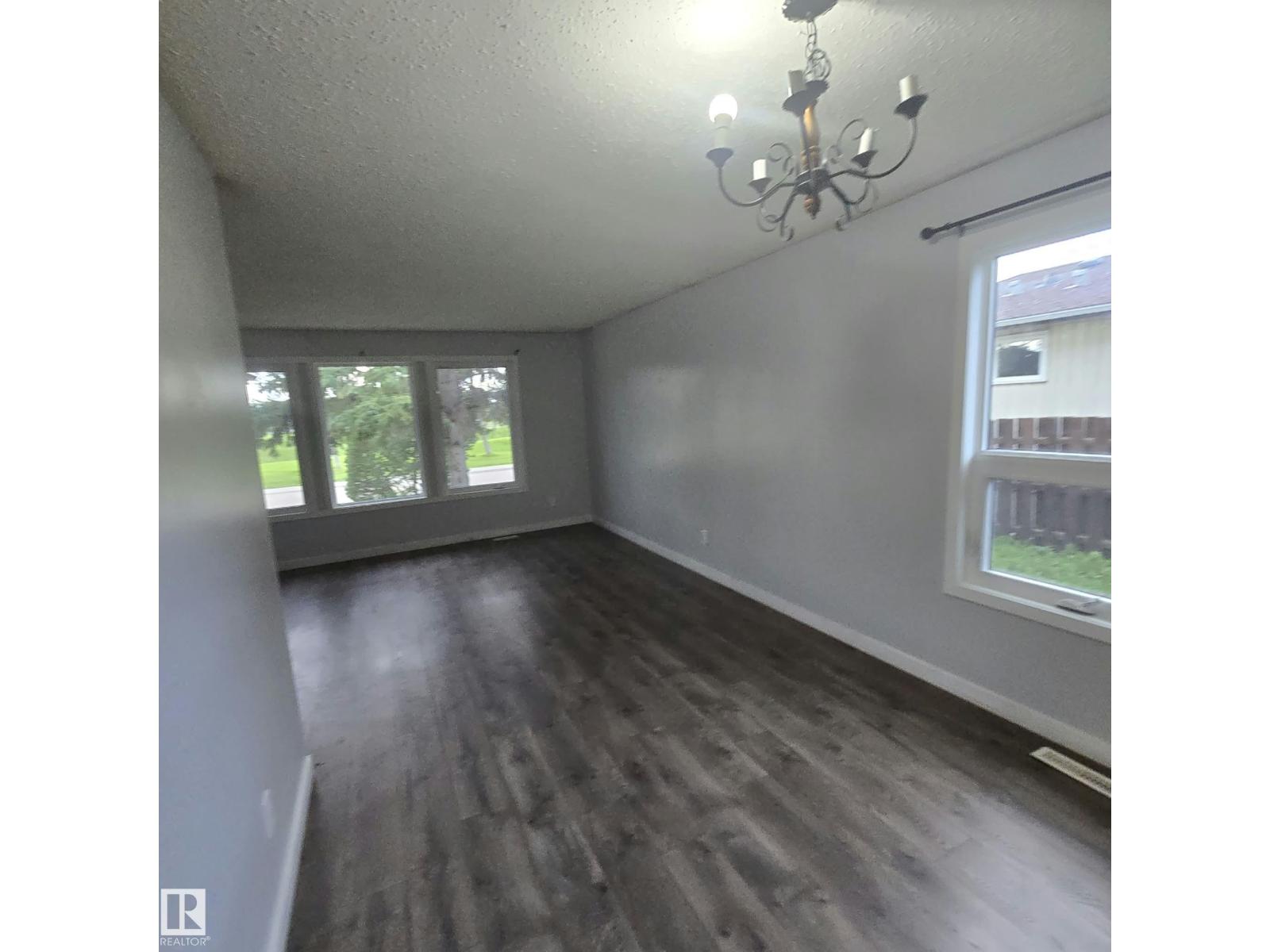 2613 105a St NW, Edmonton, Alberta  T6J 4A3 - Photo 8 - E4501259