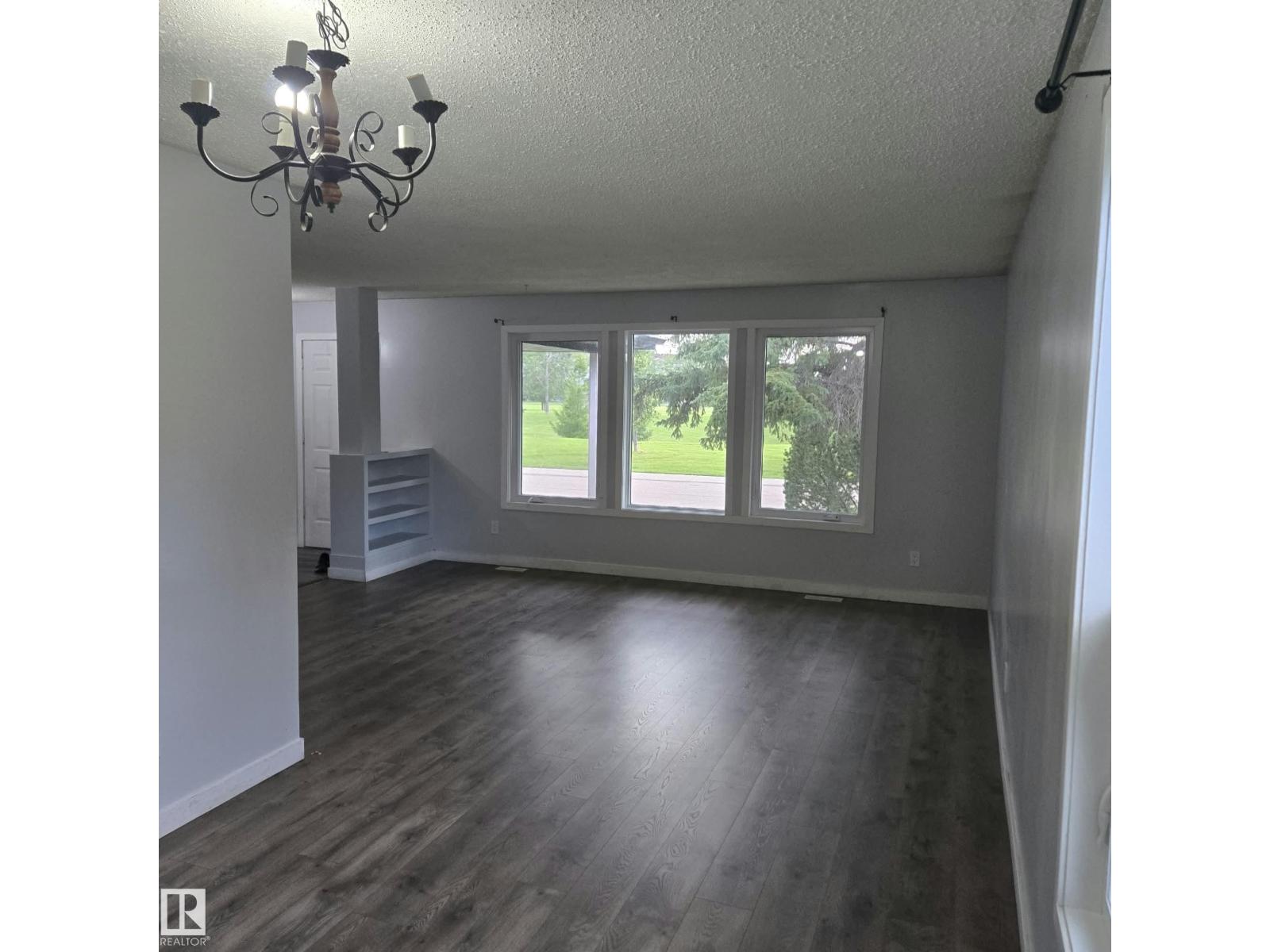 2613 105a St NW, Edmonton, Alberta  T6J 4A3 - Photo 9 - E4501259