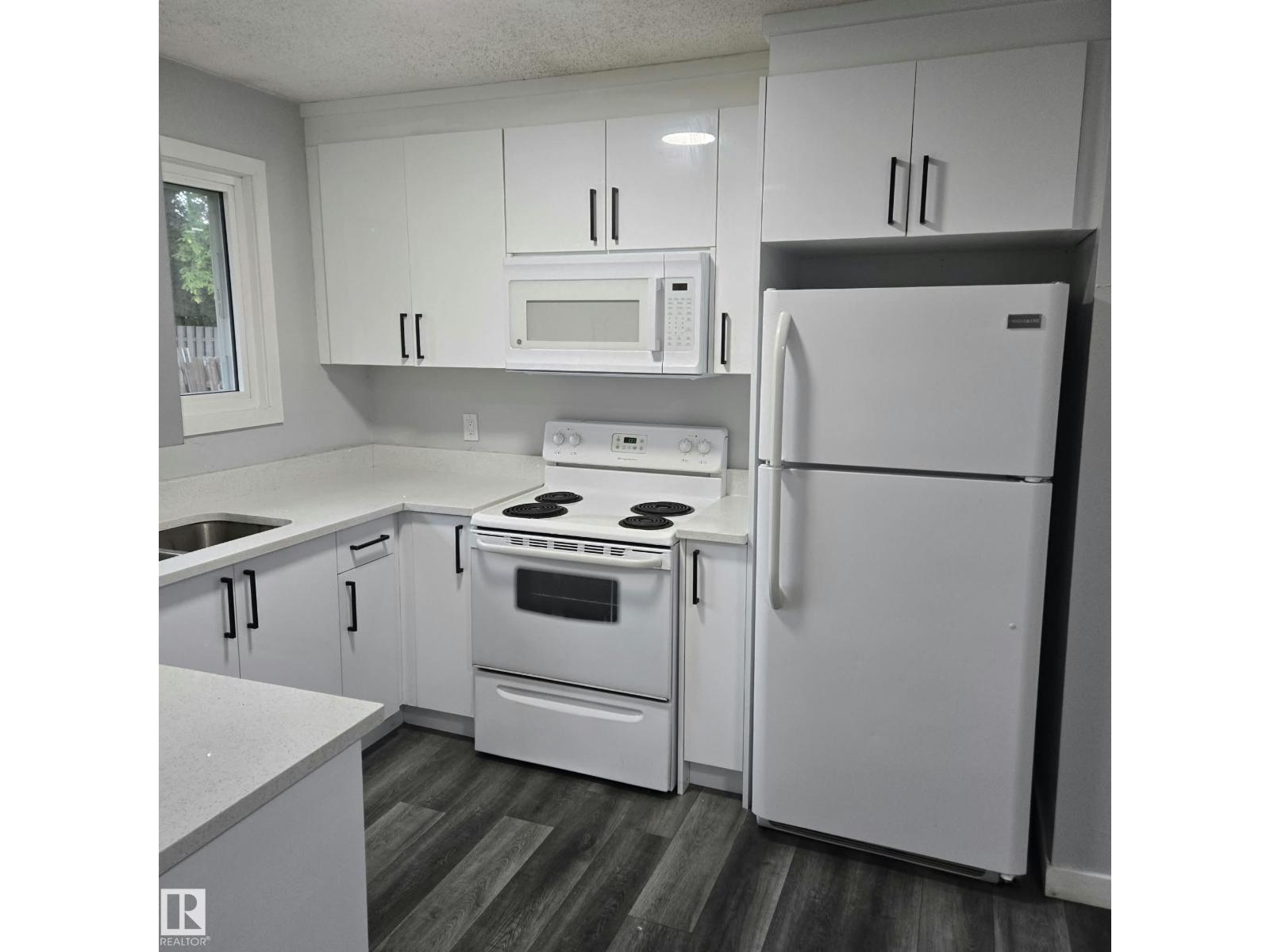 2613 105a St NW, Edmonton, Alberta  T6J 4A3 - Photo 12 - E4501259