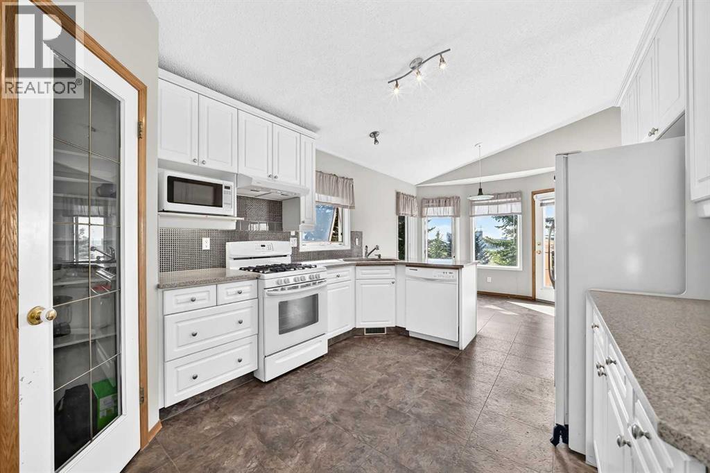 2917 Signal Hill Heights SW, Calgary, Alberta  T3H 2X4 - Photo 5 - A2338433