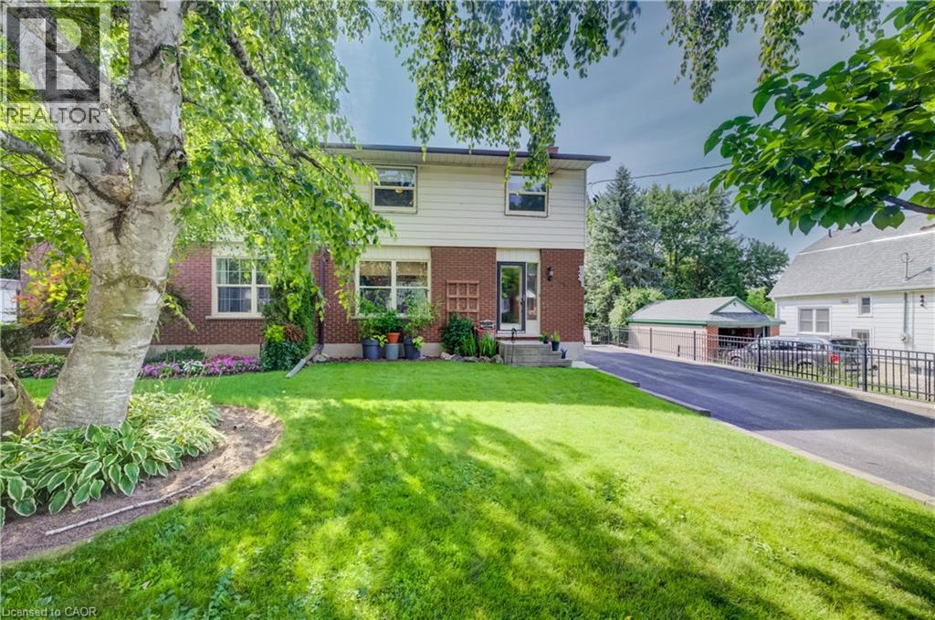 124 QUEENSWAY Drive, St. Jacobs, Ontario