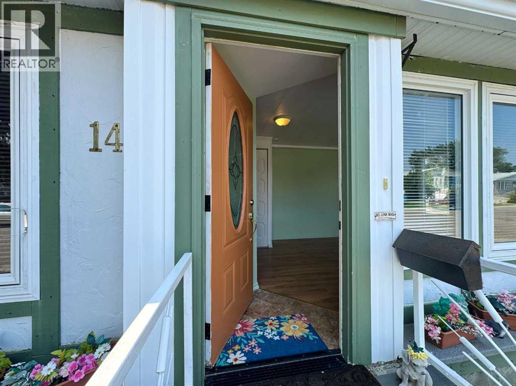 14 Dalhousie Court W, Lethbridge, Alberta  T1K 4C9 - Photo 3 - A2338480