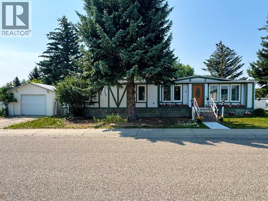 14 Dalhousie Court W, Lethbridge, Alberta  T1K 4C9 - Photo 2 - A2338480