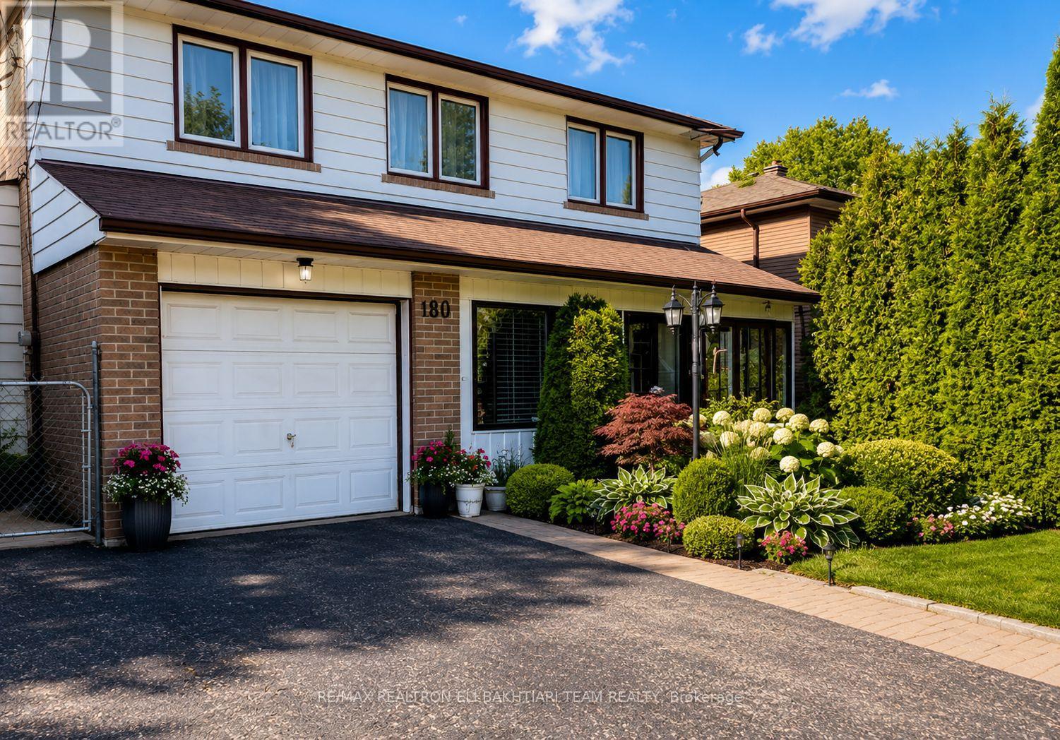 <div class="slider-price">$1,248,000</div><p>180 Woodsworth Road, Toronto, Ontario</p>