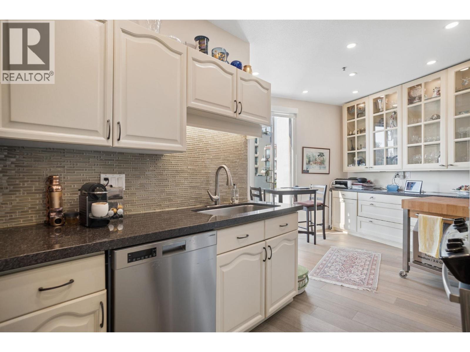 401 2 Renaissance Square, New Westminster, British Columbia  V3M 6K3 - Photo 12 - R3157673