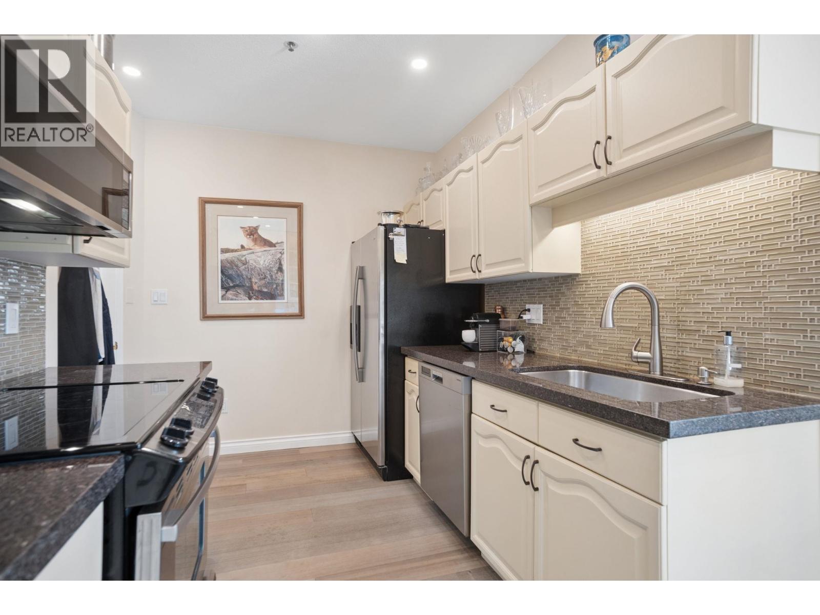 401 2 Renaissance Square, New Westminster, British Columbia  V3M 6K3 - Photo 13 - R3157673