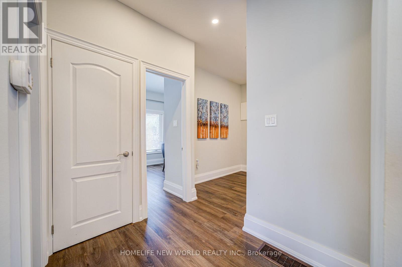 215 Willow Drive, Georgina, Ontario  L4P 2R9 - Photo 23 - N13698126