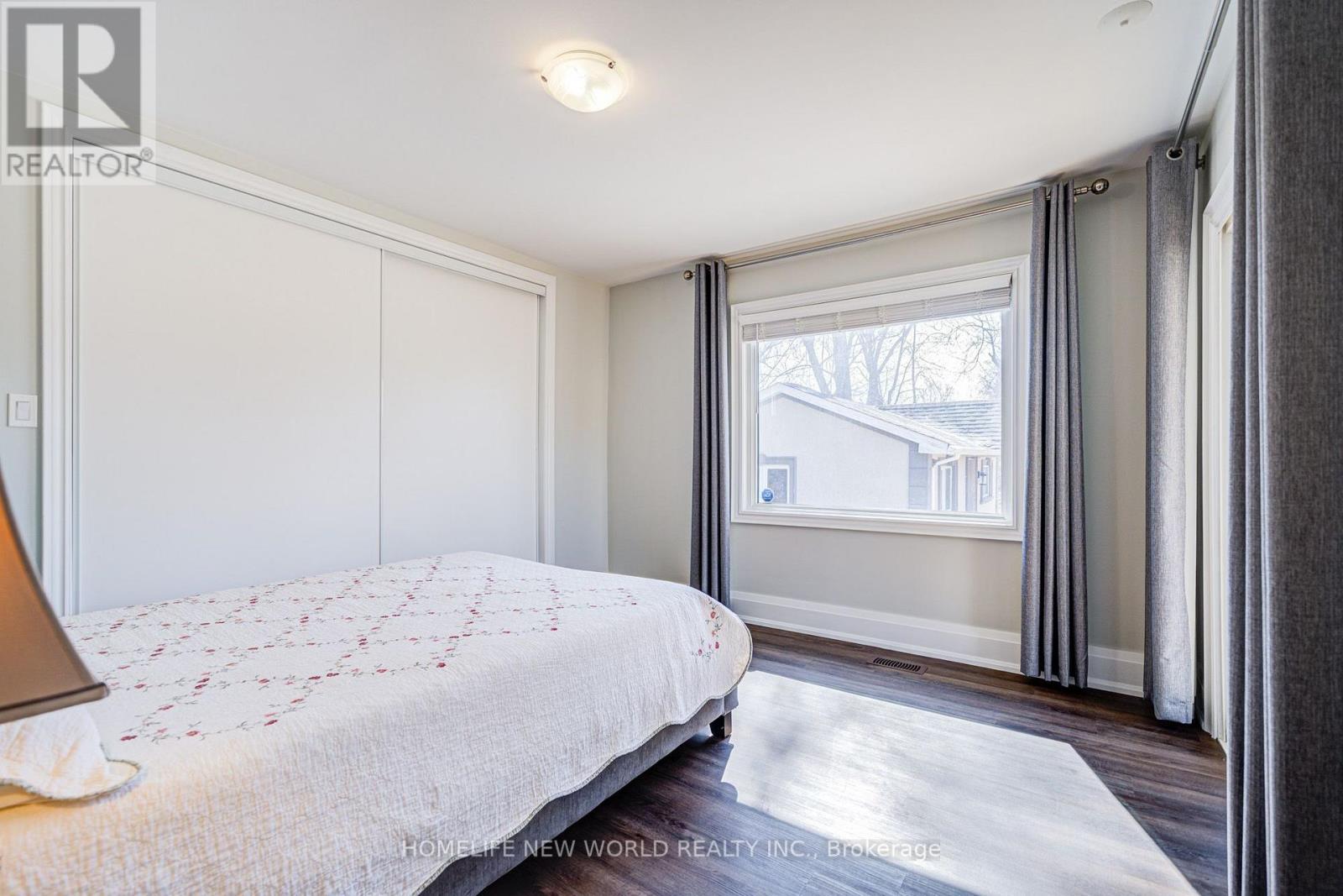 215 Willow Drive, Georgina, Ontario  L4P 2R9 - Photo 30 - N13698126