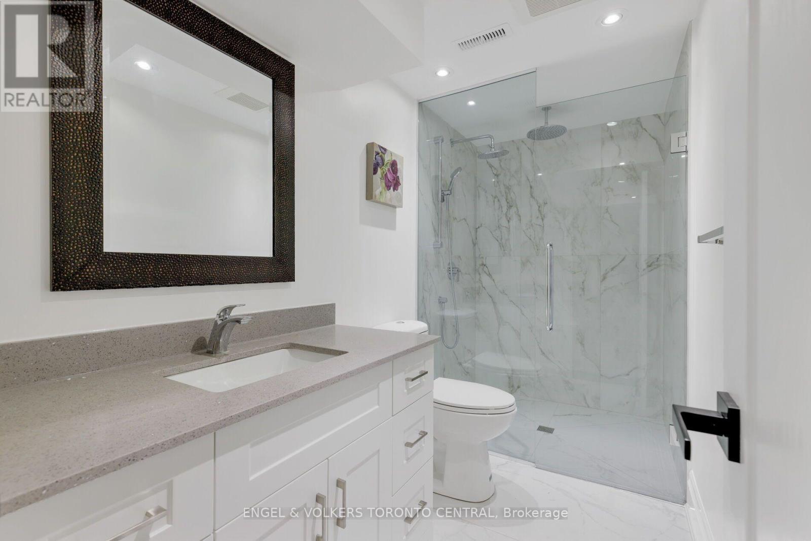 769 Annamore Road, Mississauga, Ontario L4Y 2V6 - Photo 18 - W13698108