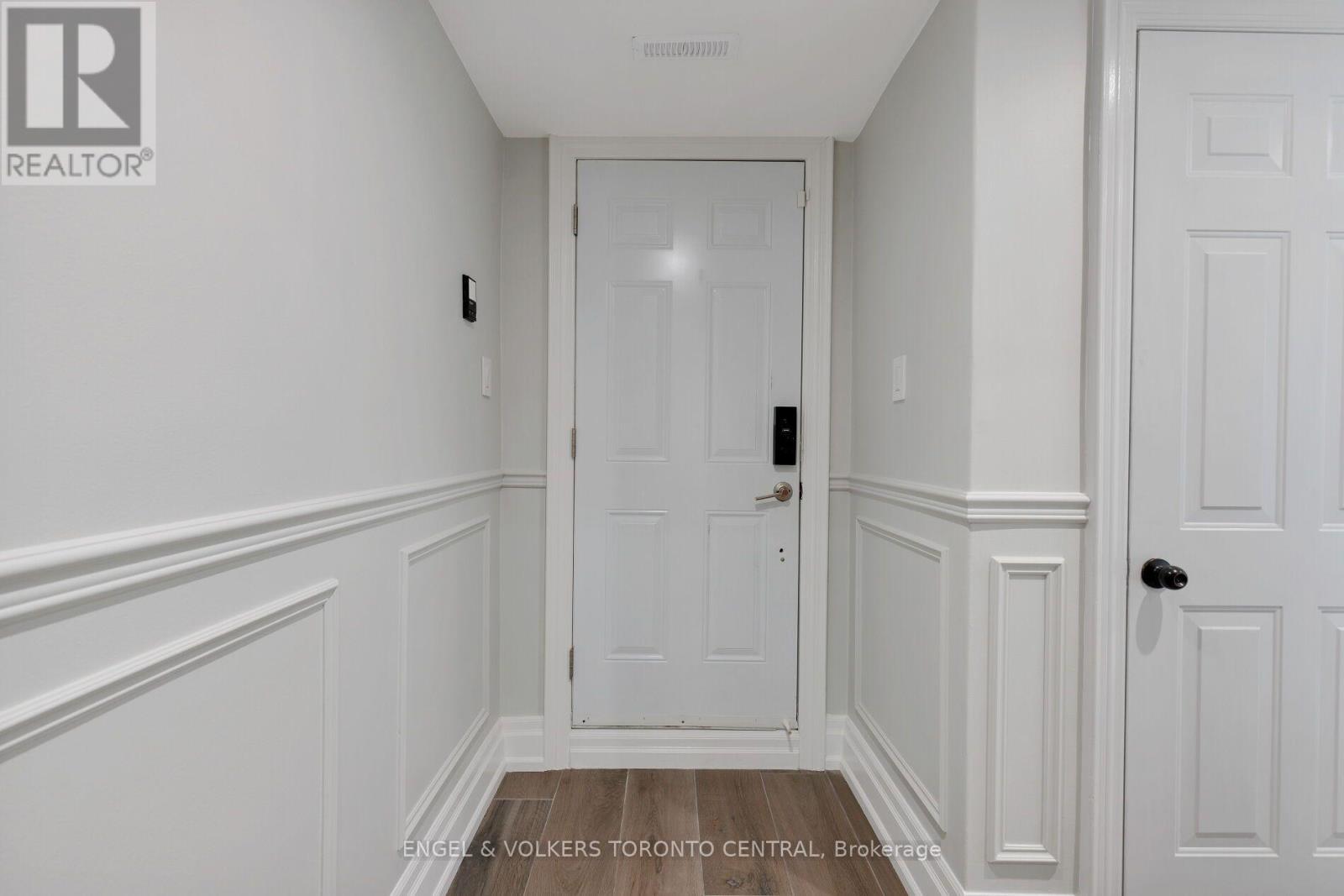 769 Annamore Road, Mississauga, Ontario L4Y 2V6 - Photo 24 - W13698108
