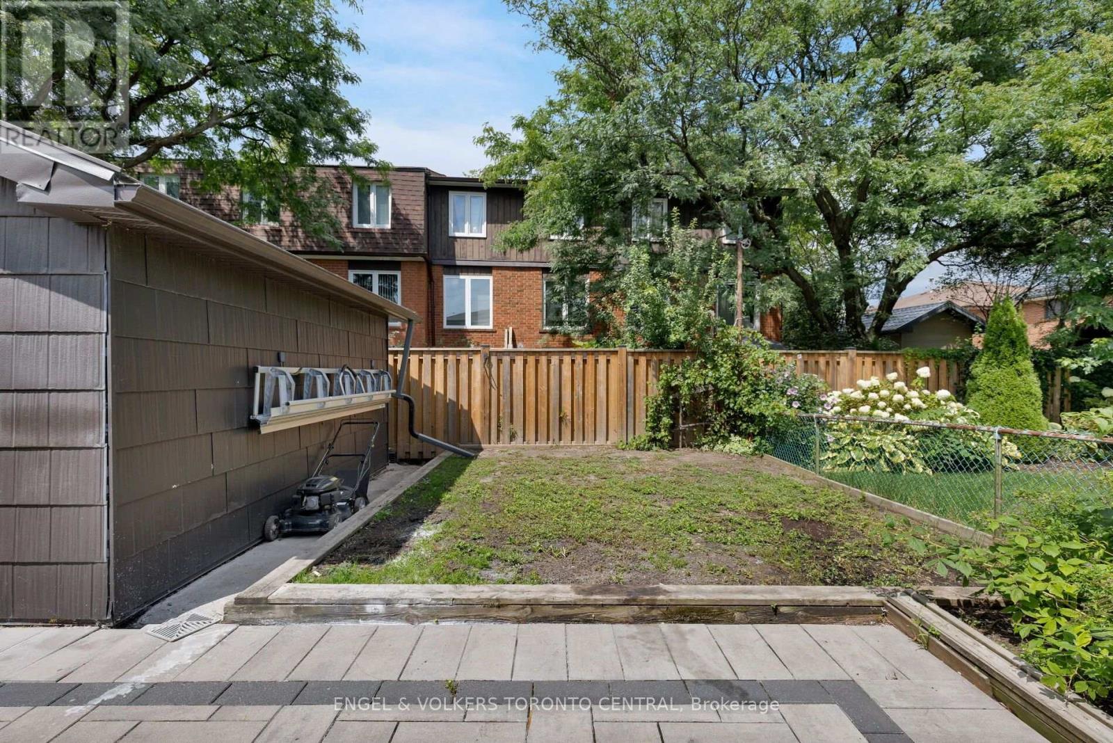 769 Annamore Road, Mississauga, Ontario L4Y 2V6 - Photo 37 - W13698108
