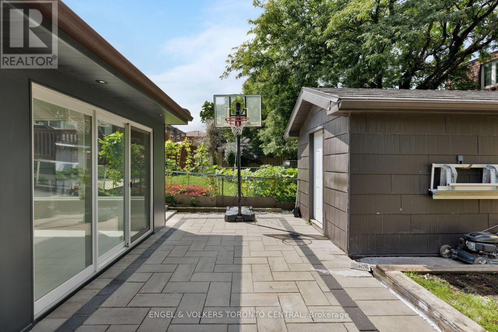 769 Annamore Road, Mississauga, Ontario L4Y 2V6 - Photo 39 - W13698108
