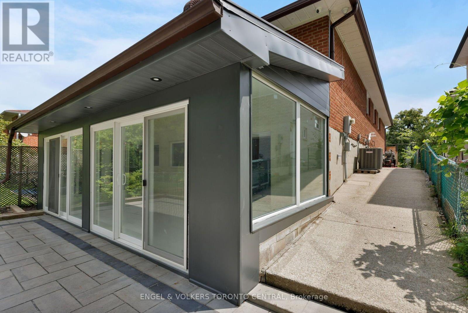 769 Annamore Road, Mississauga, Ontario L4Y 2V6 - Photo 41 - W13698108