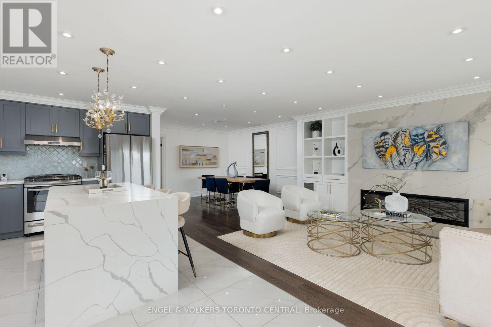 769 Annamore Road, Mississauga, Ontario L4Y 2V6 - Photo 8 - W13698108