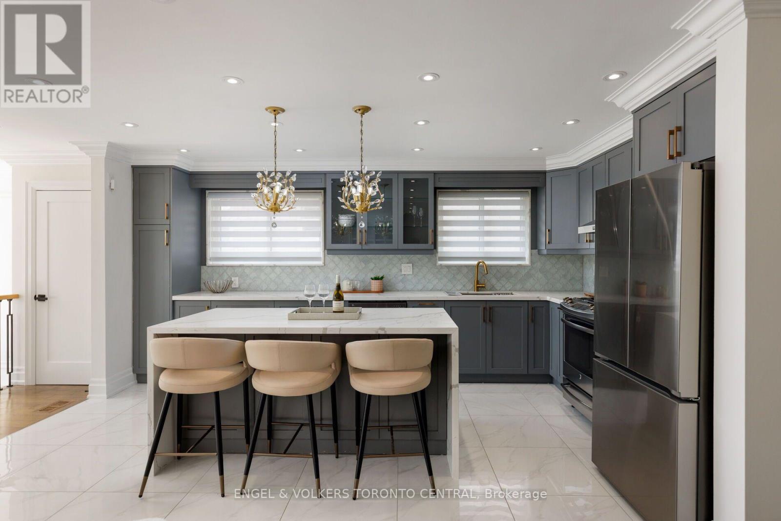 769 Annamore Road, Mississauga, Ontario L4Y 2V6 - Photo 9 - W13698108