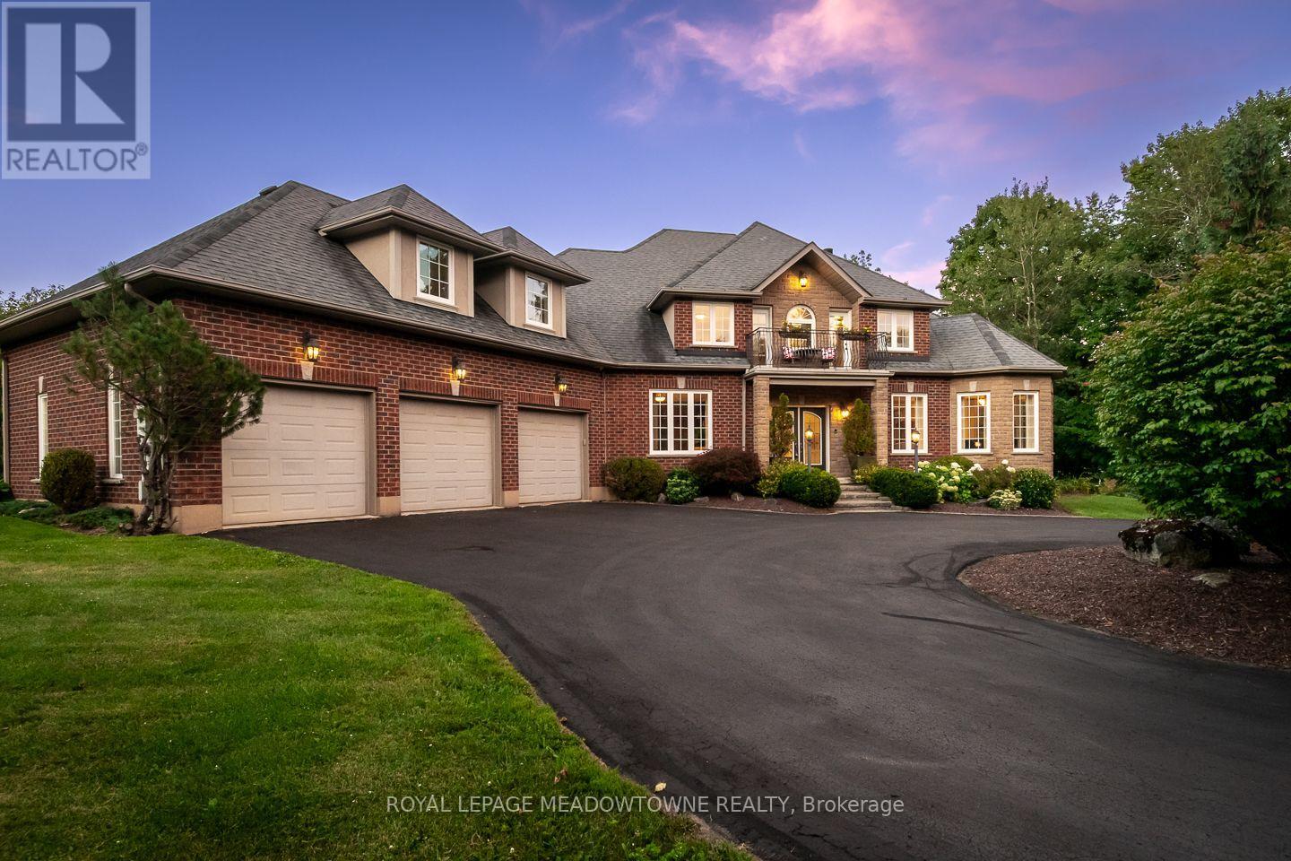4215 Ennisclare Drive, Milton, Ontario  N0B 2K0 - Photo 1 - W13698120