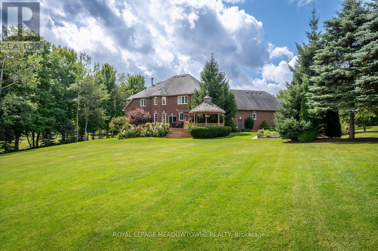 4215 Ennisclare Drive, Milton, Ontario  N0B 2K0 - Photo 3 - W13698120