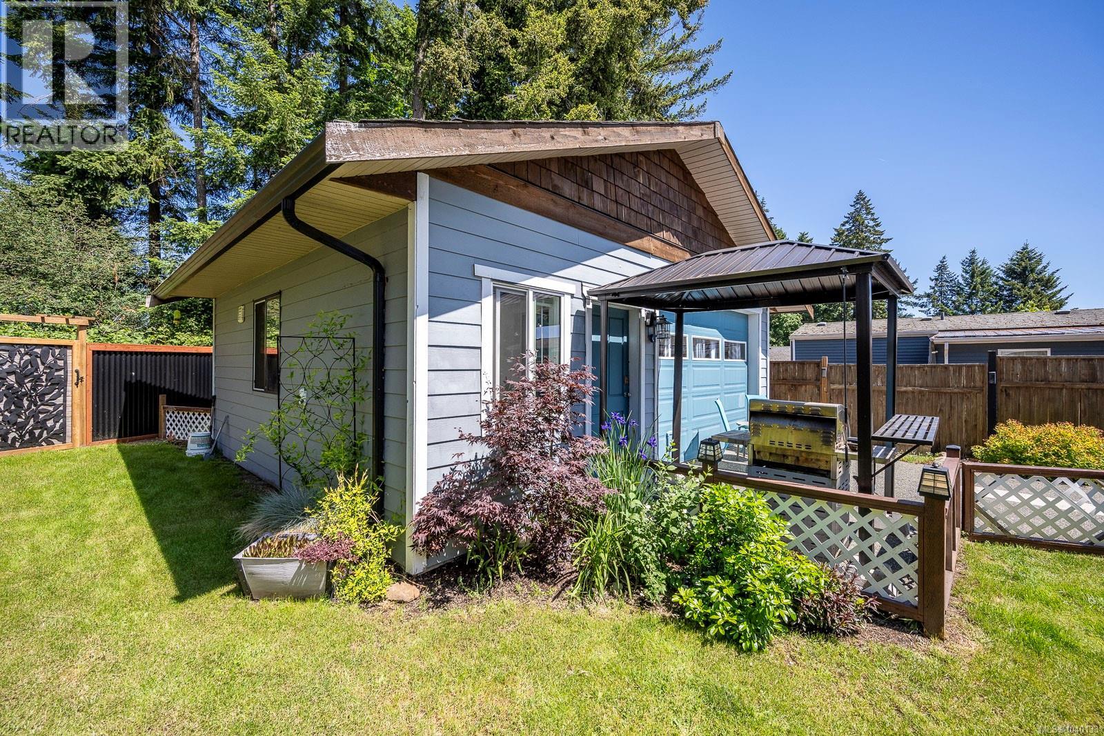 2102 Stadacona Dr, Comox, British Columbia