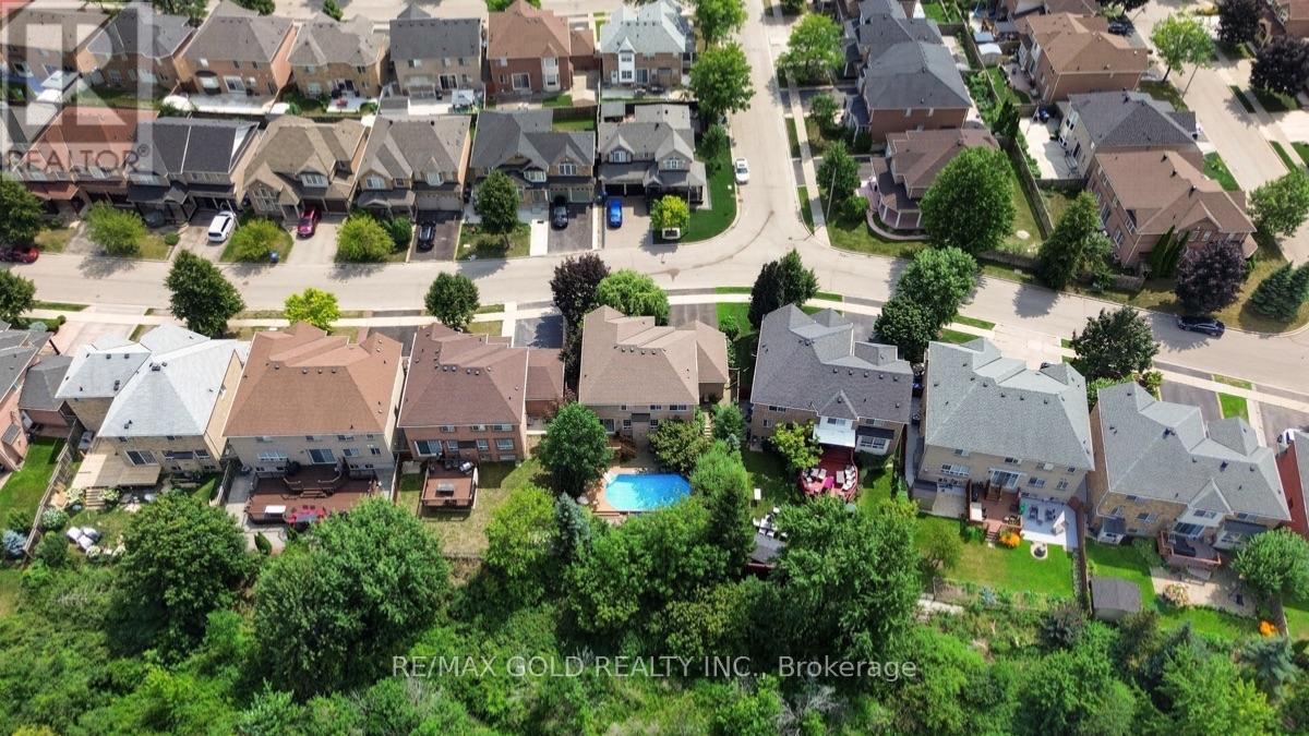 40 Maldives Crescent, Brampton, Ontario  L6P 1L3 - Photo 43 - W13623324