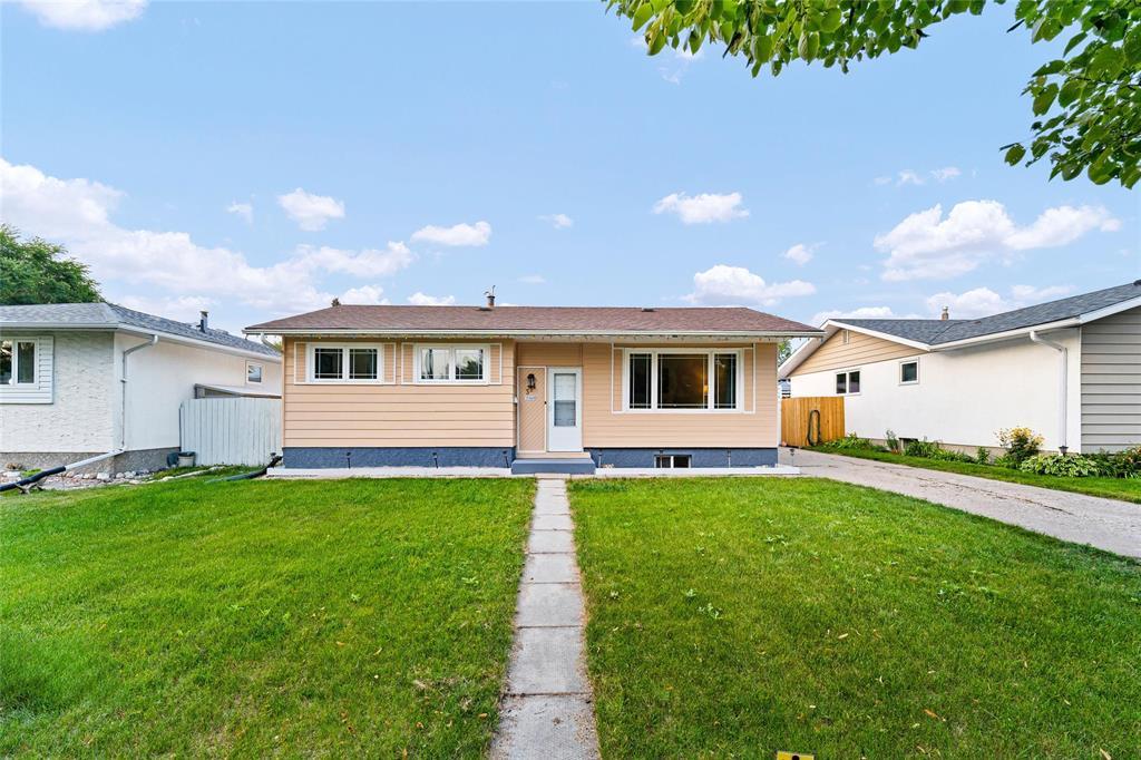 311 Antrim Road, Winnipeg, Manitoba  R2K 3M8 - Photo 1 - 202620809