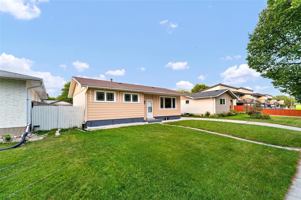 311 Antrim Road, Winnipeg, Manitoba  R2K 3M8 - Photo 2 - 202620809