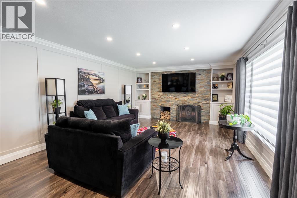 1272 Glen Douglas Drive, Sarnia, Ontario  N7V 3N7 - Photo 5 - 26020309