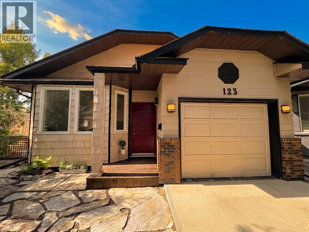 123 Sunmills Place SW, Calgary, Alberta  T2X 2R1 - Photo 1 - A2338963