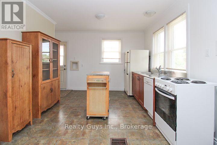 590 Mccannan Avenue, Peterborough, Ontario  K9J 4J6 - Photo 12 - X13698258