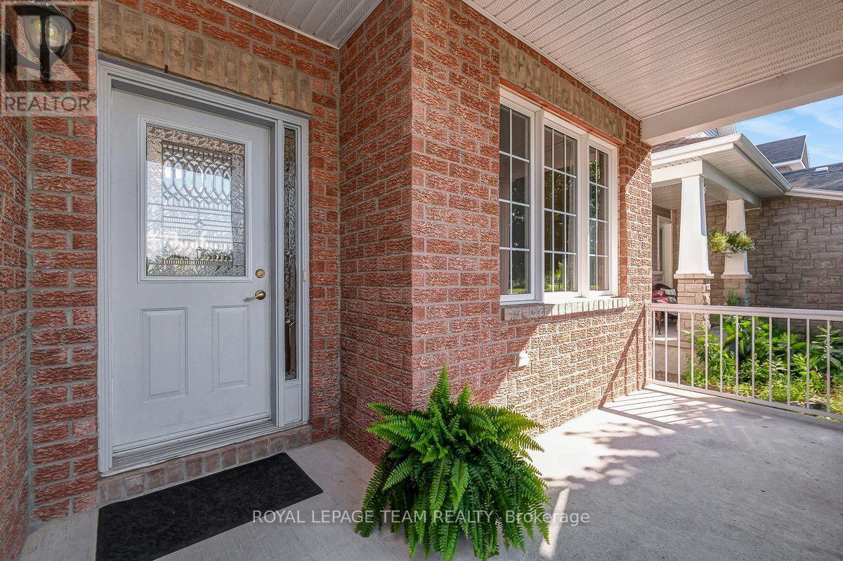 92 Hartsmere Drive, Ottawa, Ontario  K2S 2B7 - Photo 2 - X13698196