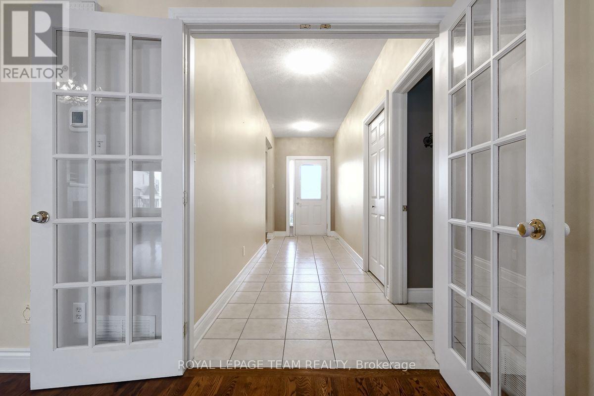 92 Hartsmere Drive, Ottawa, Ontario  K2S 2B7 - Photo 3 - X13698196