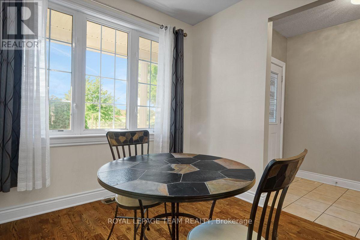 92 Hartsmere Drive, Ottawa, Ontario  K2S 2B7 - Photo 4 - X13698196