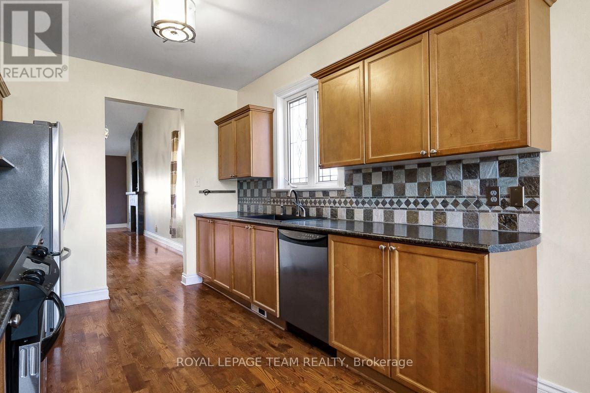 92 Hartsmere Drive, Ottawa, Ontario  K2S 2B7 - Photo 6 - X13698196