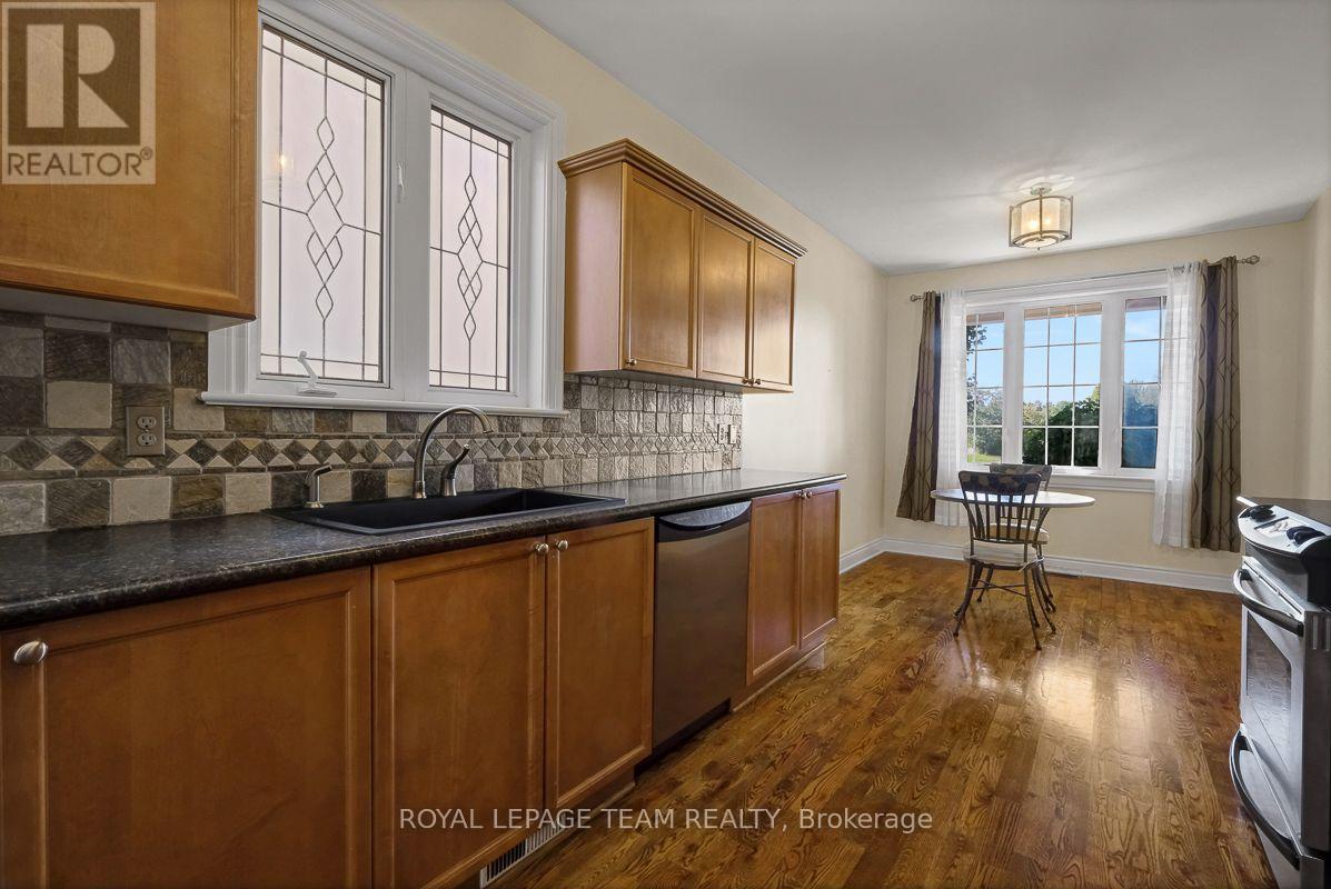 92 Hartsmere Drive, Ottawa, Ontario  K2S 2B7 - Photo 7 - X13698196