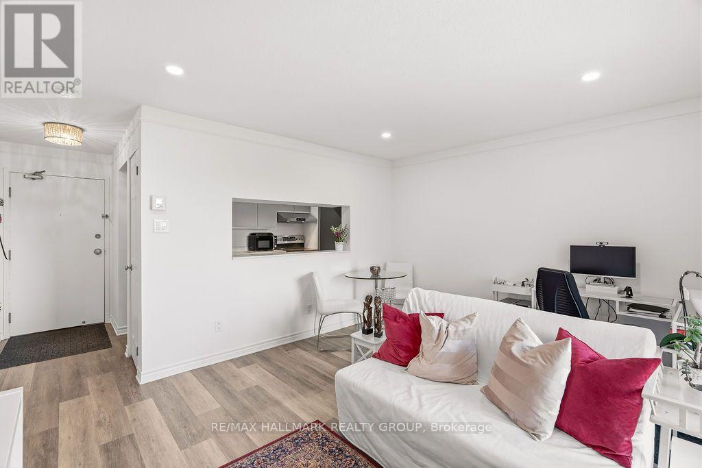 407 - 270 Brittany Drive, Ottawa, Ontario  K1K 4M3 - Photo 14 - X13698252