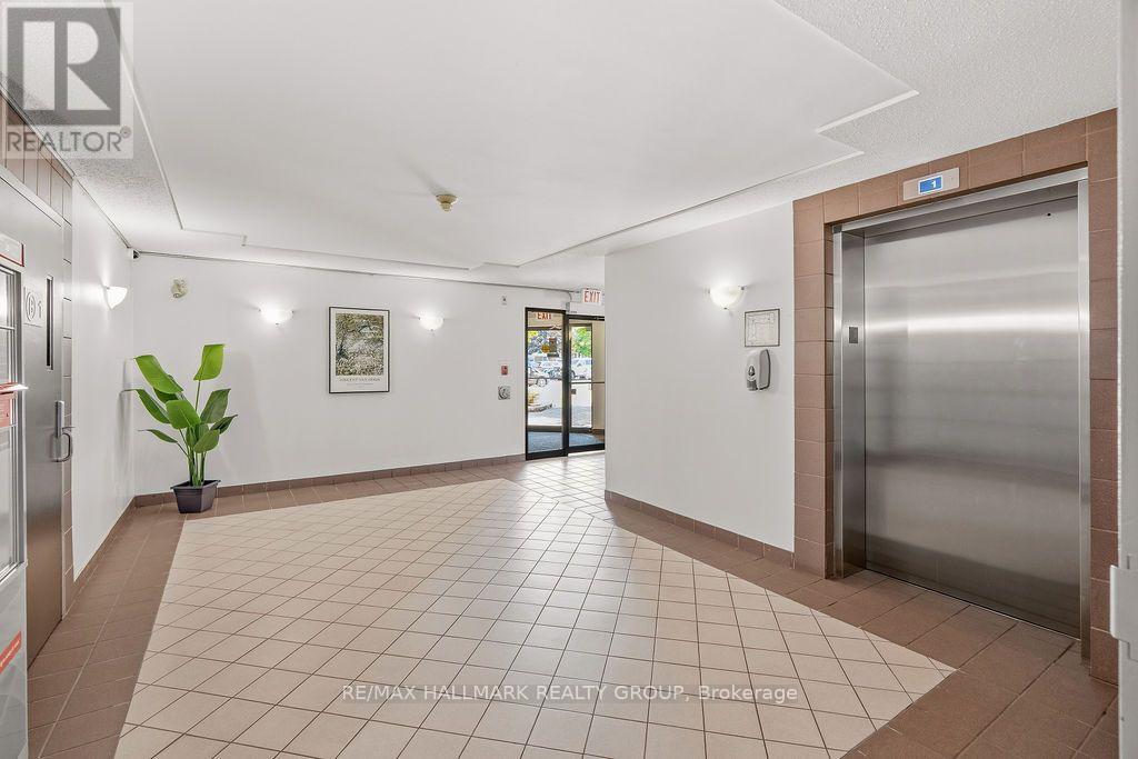 407 - 270 Brittany Drive, Ottawa, Ontario  K1K 4M3 - Photo 5 - X13698252