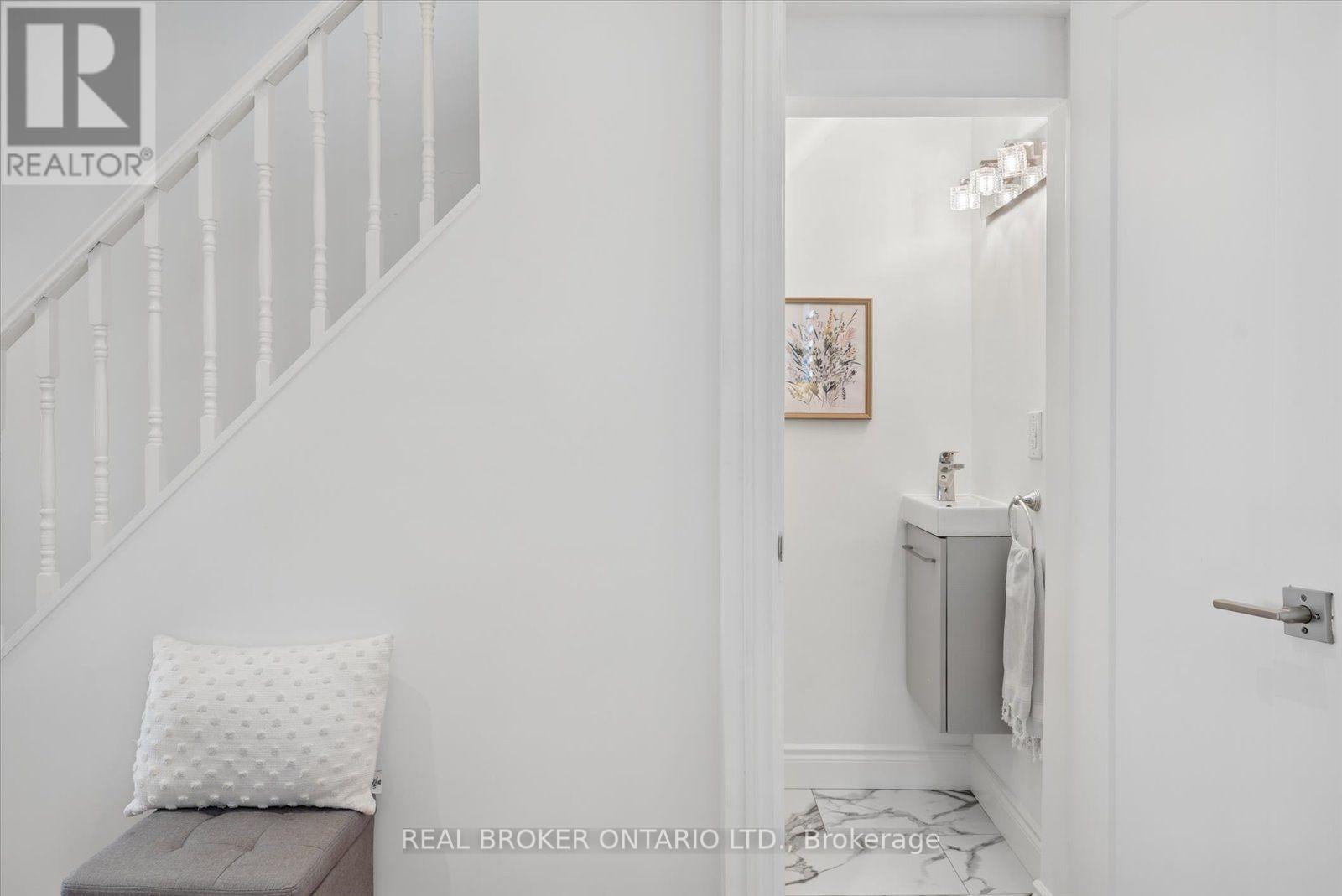 44 Logan Avenue, Toronto, Ontario  M4M 2M8 - Photo 11 - E13698190