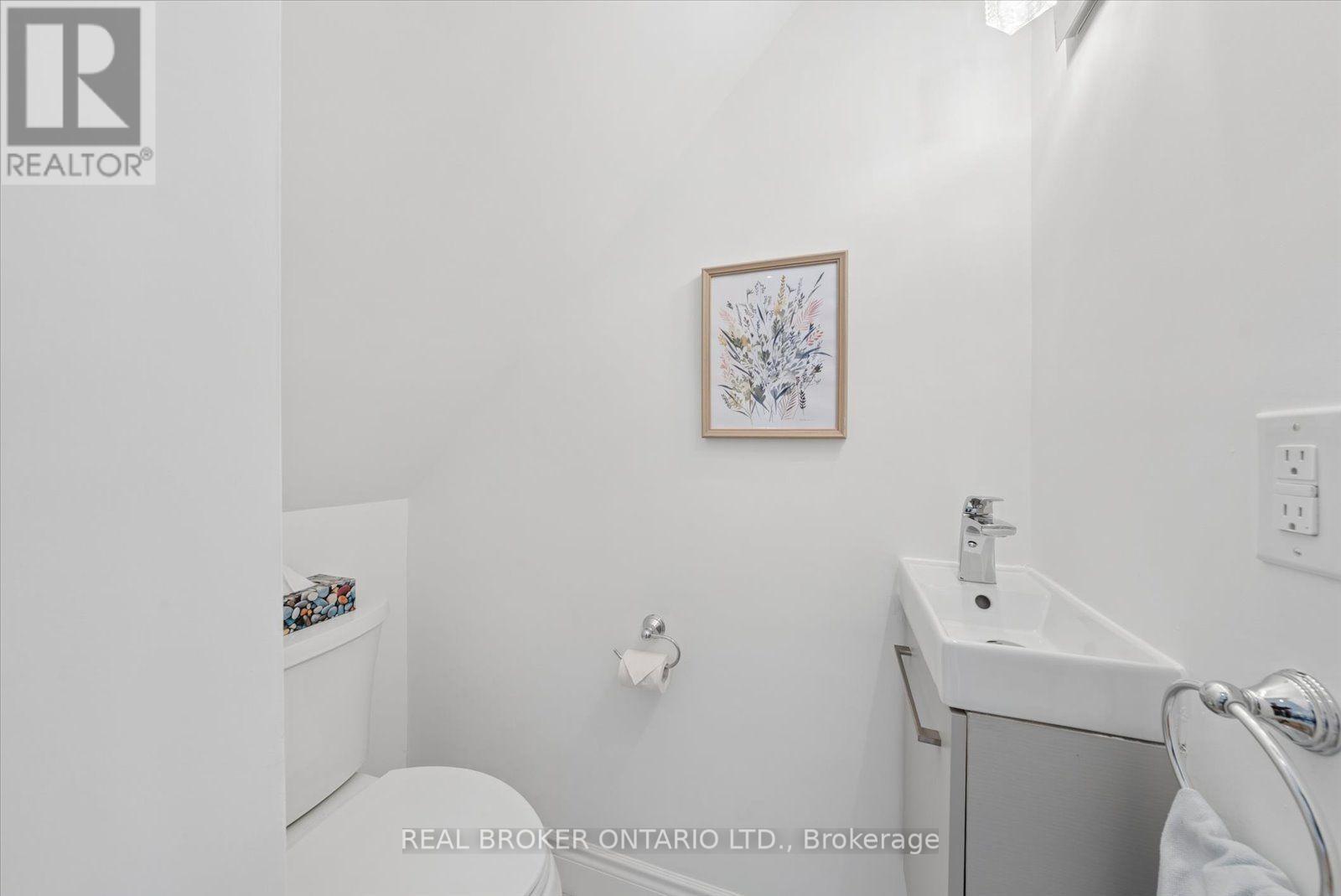 44 Logan Avenue, Toronto, Ontario  M4M 2M8 - Photo 12 - E13698190