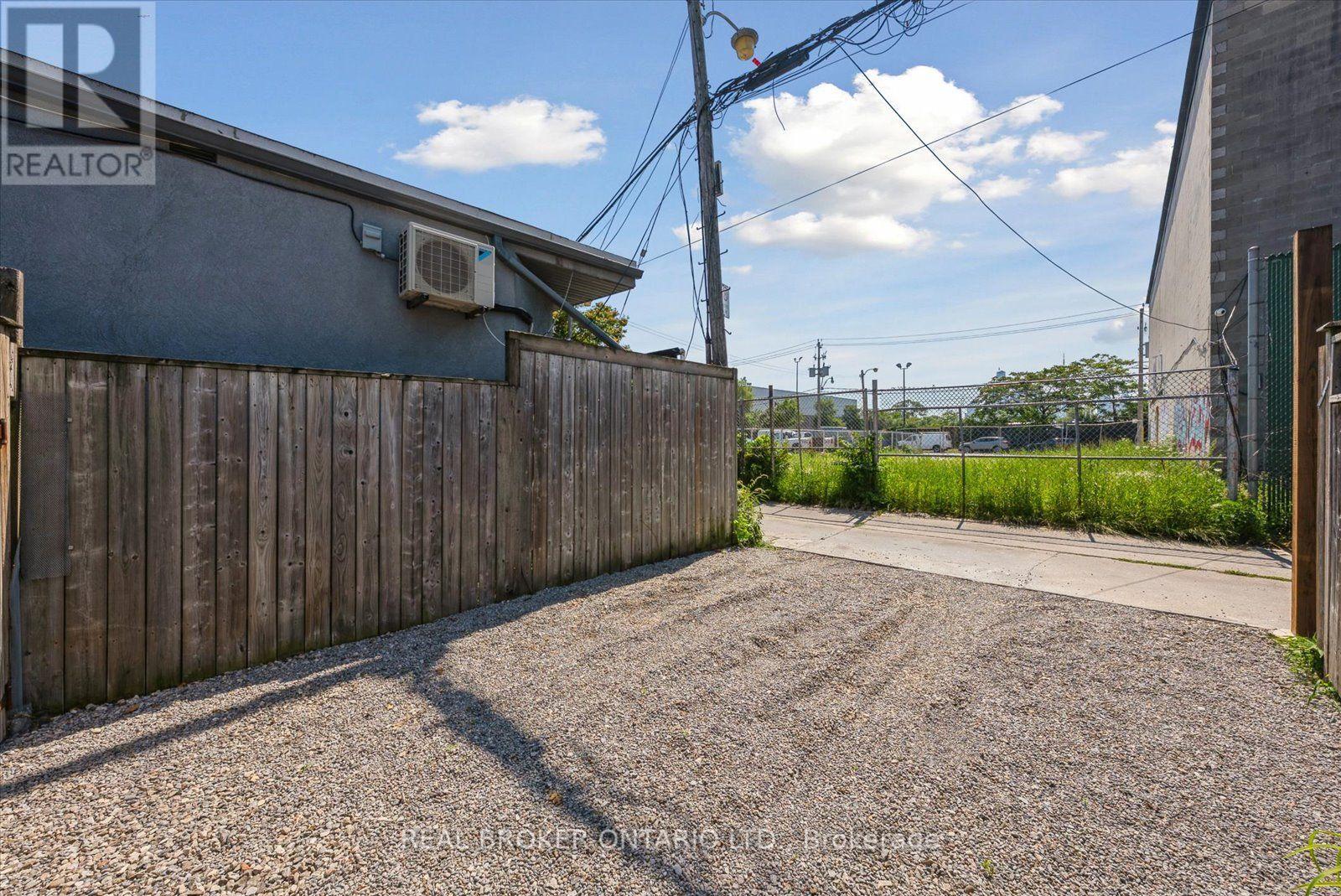 44 Logan Avenue, Toronto, Ontario  M4M 2M8 - Photo 20 - E13698190