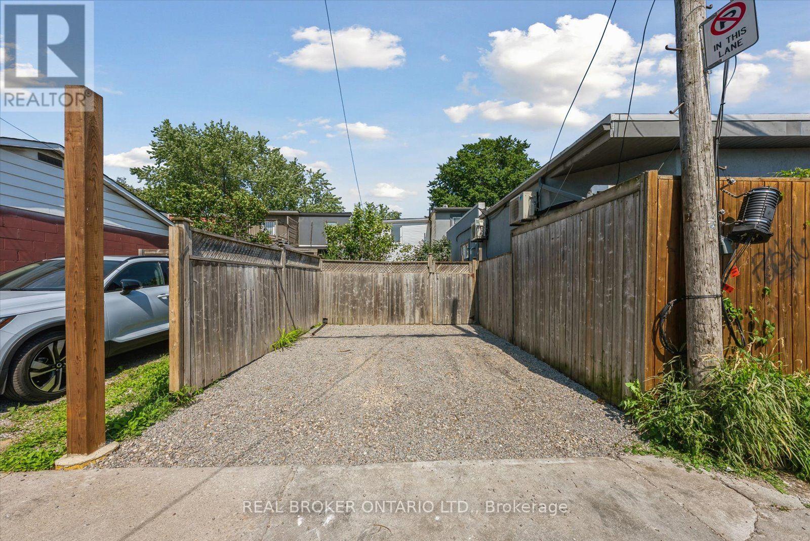 44 Logan Avenue, Toronto, Ontario  M4M 2M8 - Photo 21 - E13698190