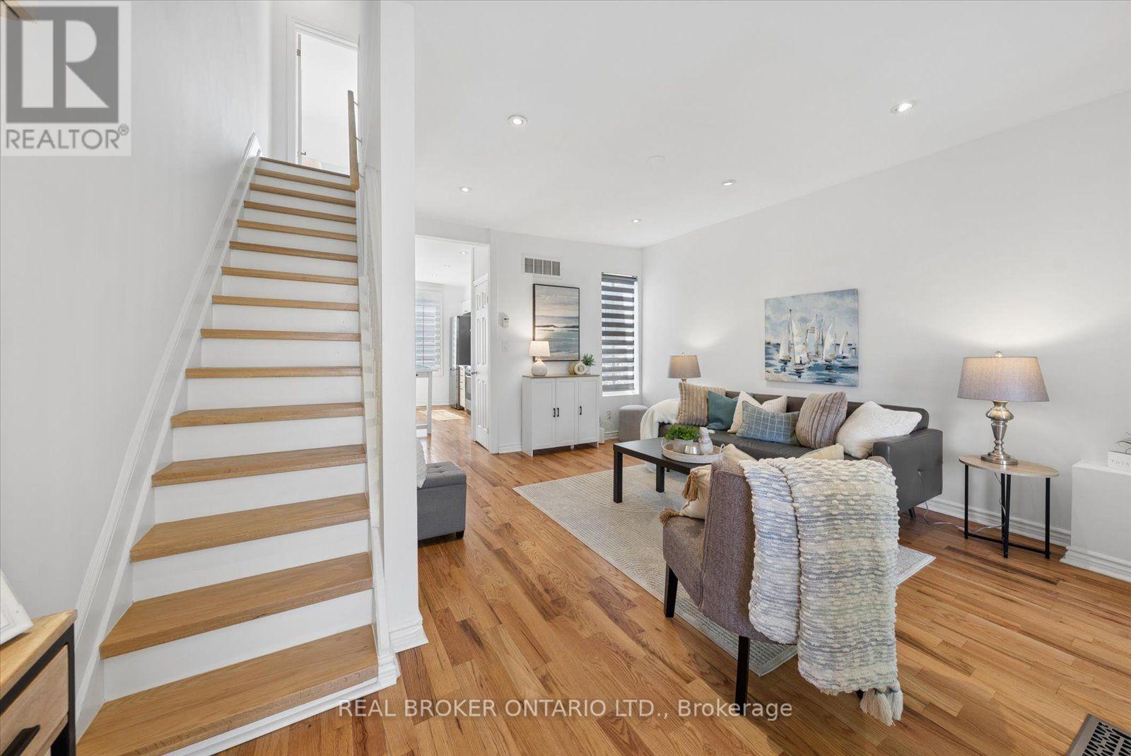 44 Logan Avenue, Toronto, Ontario  M4M 2M8 - Photo 5 - E13698190