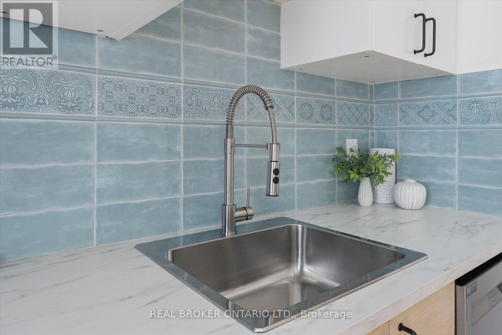 44 Logan Avenue, Toronto, Ontario  M4M 2M8 - Photo 9 - E13698190