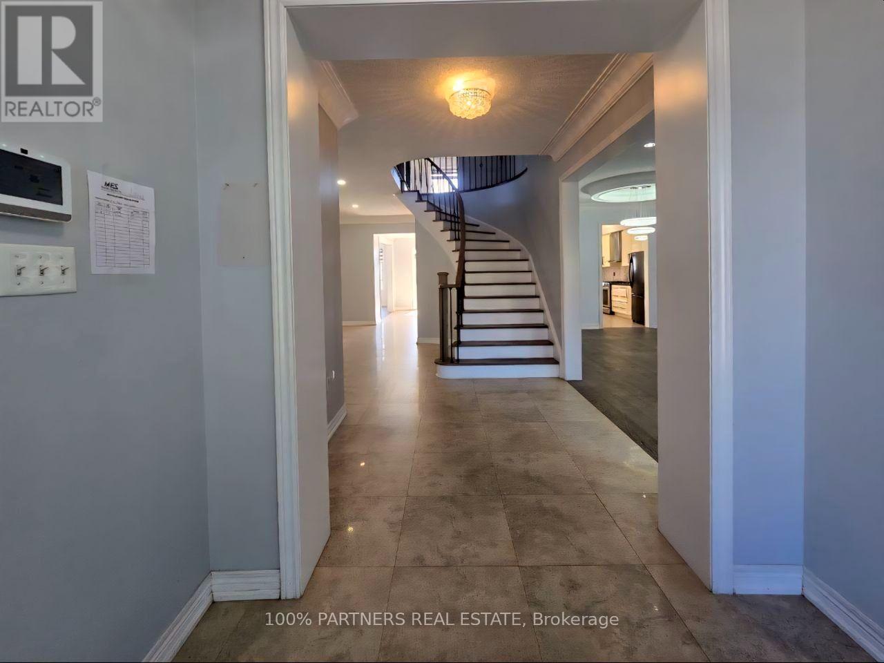 8 St. Philip Court, Whitby, Ontario  L1P 0A5 - Photo 11 - E13698216
